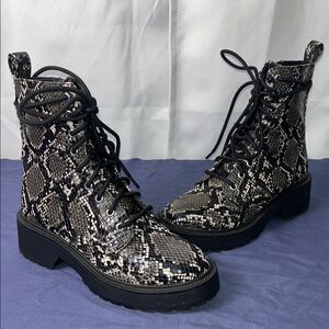 Steve Madden Tornado Snake Print Combat Boots Lace-Up, Zipper Boots 5.5M